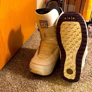 Burton’s mint snowboarding boots